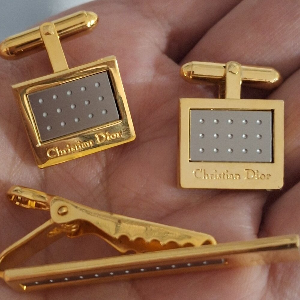 Dior   ( Reasonable Offers Accepted)